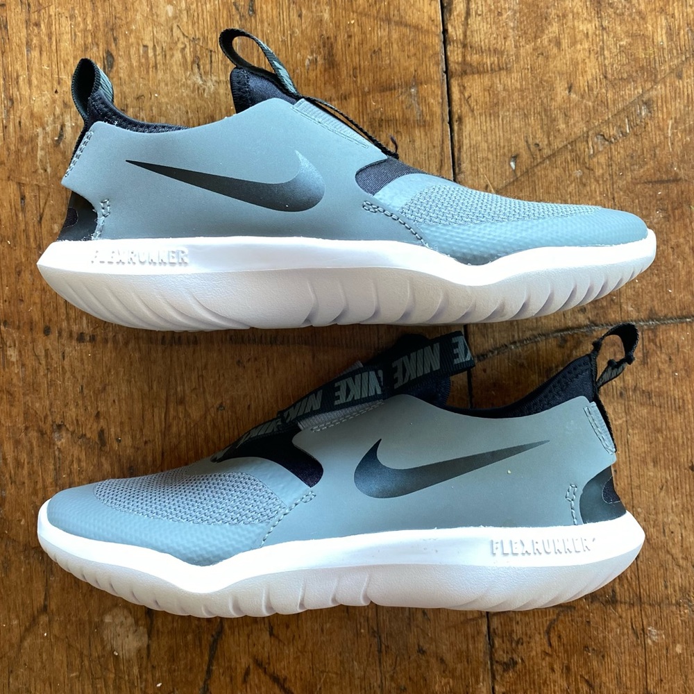 Nike Flex Runner Little Kid size 2